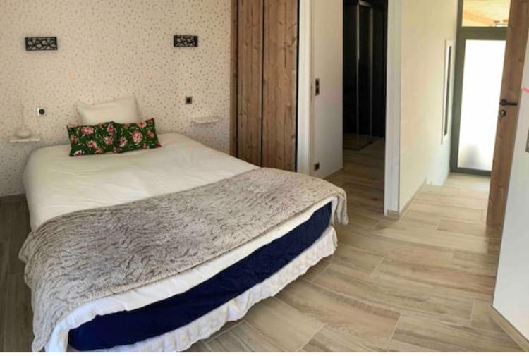 Chambre Avec Salle De Bains Privative Hermonville Exterior foto